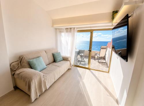Modern Beachfront Studio with Balcony Views NEW
