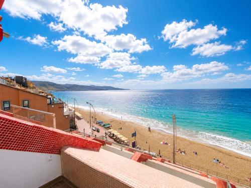 Modern Beachfront Studio with Balcony Views NEW