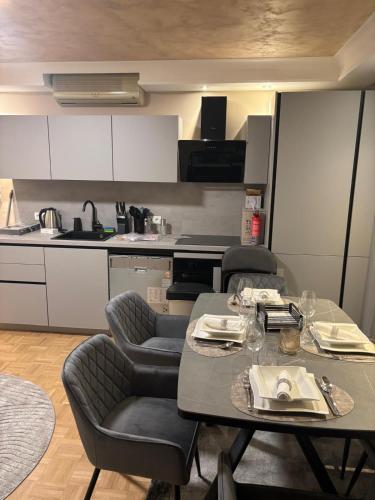 2 BDR - Apartment Tranquil, near Vienna's old City