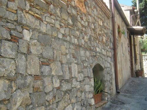 a stone wall with an opening in the side of a building at B&B La Torretta in Maratea