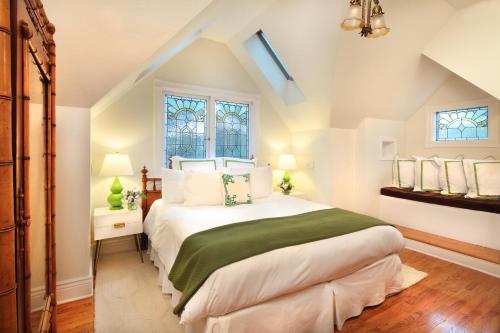 Posteľ alebo postele v izbe v ubytovaní The Grape Leaf Inn