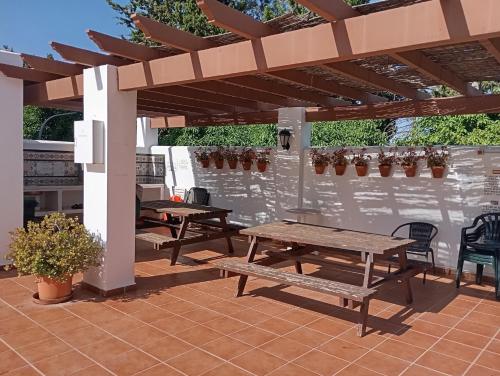 Pool-View Apartment with Terrace & Lift in Pueblo del Parque