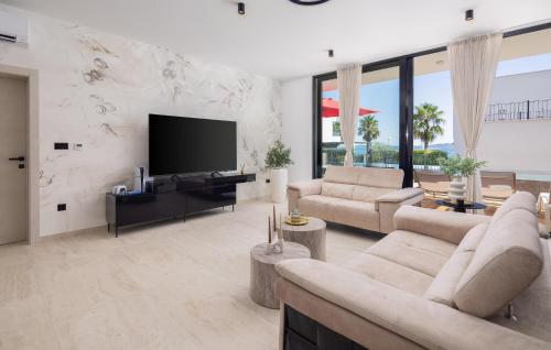 Cozy Home In Kastel Stari With Private Swimming Pool, Can Be Inside Or Outside
