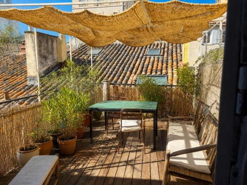 Rare bright 4-room apartment with terrace, air conditioning & private parking