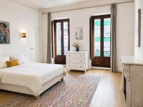 Rare bright 4-room apartment with terrace, air conditioning & private parking