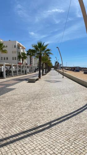 Apartamento relaxante com terraço e próximo da praia, no 2º andar