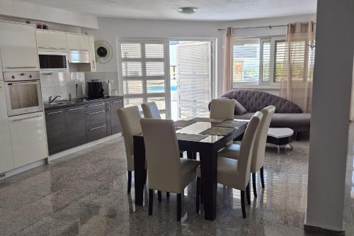 Family-friendly apartments with swimming pool Solaris, Sibenik - 27992