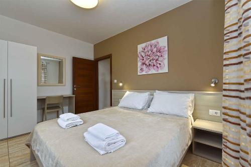 Apartments with Pool Fazana-Fazana (Region) 46860
