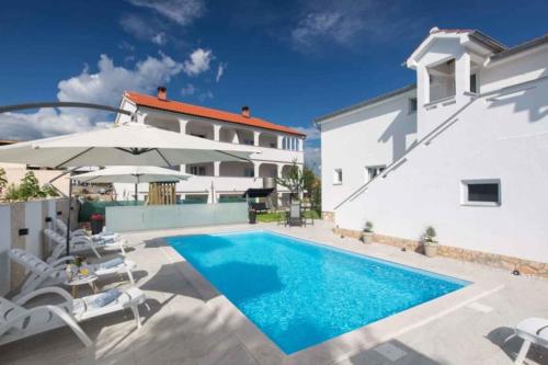 Apartment with Pool in Krk-Insel Krk 45774