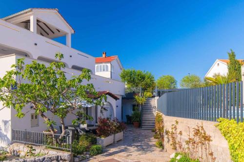 Apartment with Pool in Krk-Insel Krk 45774