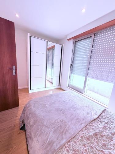 Estadia de quarto, em apartamento compartilhado! Metro à porta