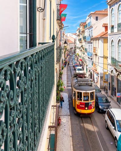 Spacious Vintage & Modern on Tram 28 Route