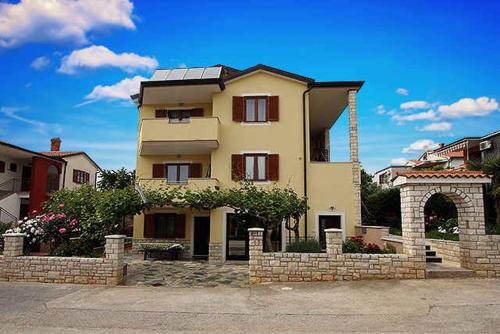 Apartments near Beach in Novigrad-Istrien 44247