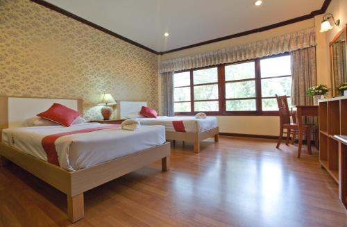 En eller flere senge i et værelse på Muaklek Paradise Resort