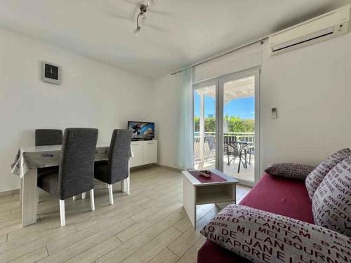 Apartment with Pool in Krk-Insel Krk 54132