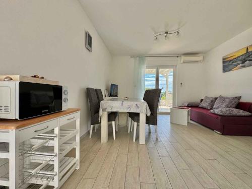 Apartment with Pool in Krk-Insel Krk 54132