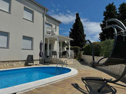 Apartment with Pool in Krk-Insel Krk 54132