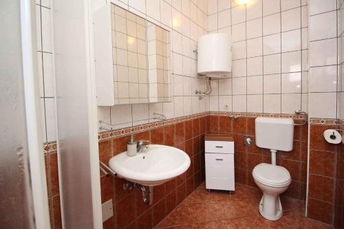 Apartment with A - C in Baska-Insel Krk 53680