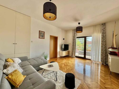Apartment with Pool in Krk-Insel Krk 53247