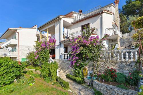 Apartments near Beach in Rabac 44660