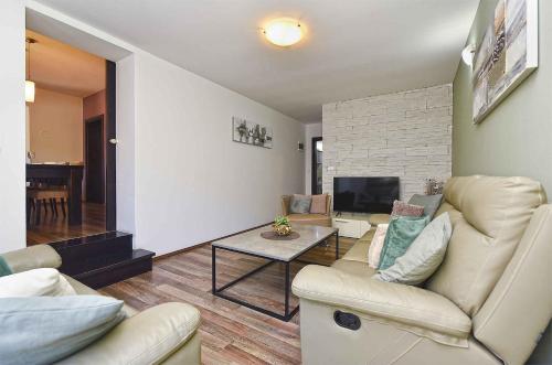 Villa with Pool in Porec-Istrien 44323