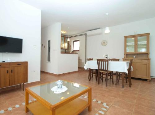 Apartment with A - C in Fazana-Fazana (Region) 44303