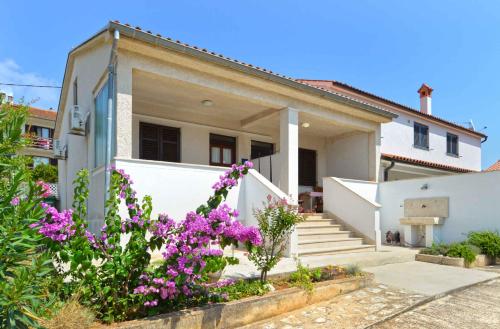 Holiday Home near Beach in Medulin-Istrien 44466