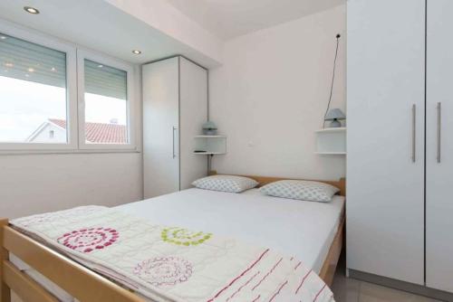 Apartment with Pool in Krk-Insel Krk 45783