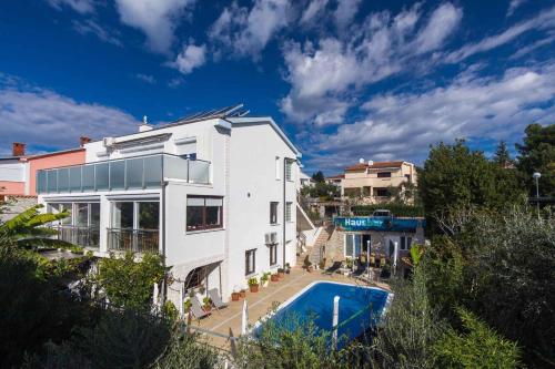 Apartment with Pool in Krk-Insel Krk 45783