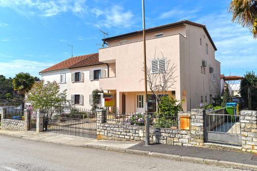 Apartments with A - C in Porec-Istrien 42534