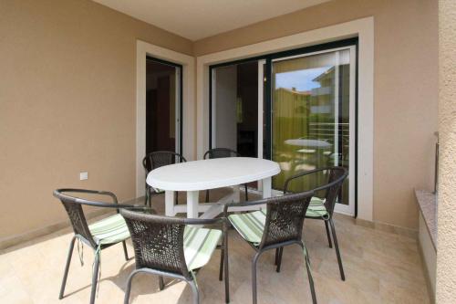 Apartments with A - C in Baska-Insel Krk 12436