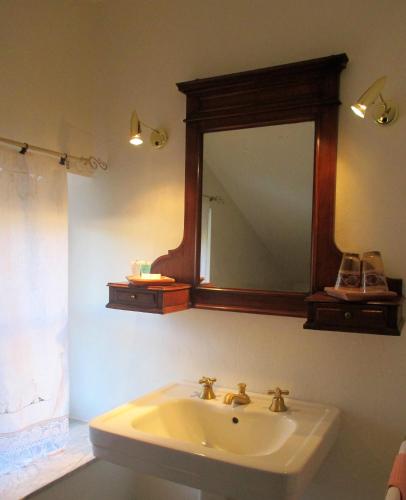 a bathroom with a sink and a mirror on the wall at Villa Cantoni in Gropello Cairoli