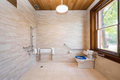 a bathroom with a toilet and a window at The Parkview Hotel Mudgee in Mudgee