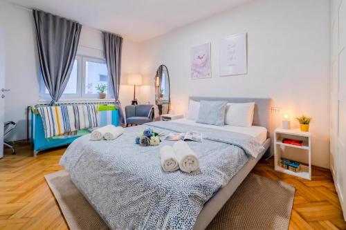 Peaceful Nest In City Center - Happy Rentals
