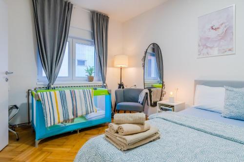 Peaceful Nest In City Center - Happy Rentals