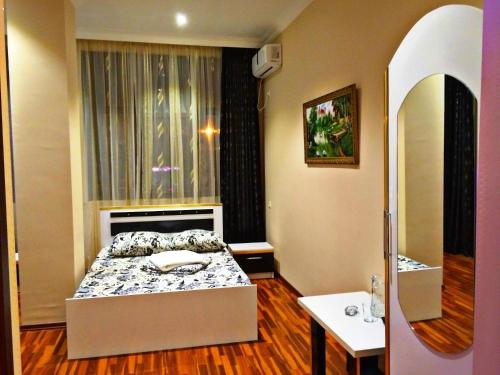 Postel nebo postele na pokoji v ubytování Golden House