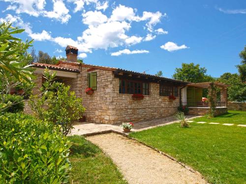 Holiday Home with Pool in Rovinj-Istrien 44575