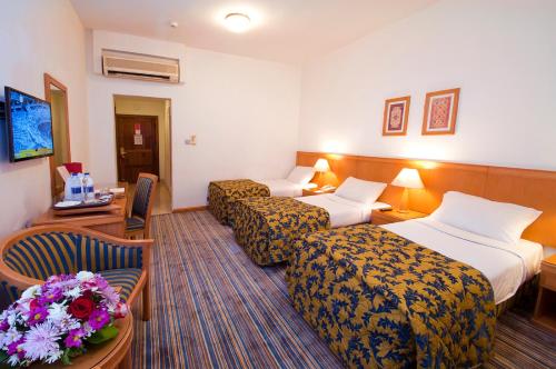 Een bed of bedden in een kamer bij Elaf Ajyad Hotel Makkah