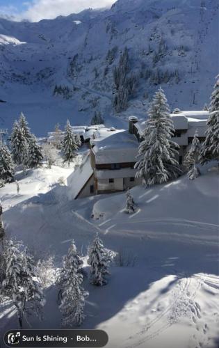 STUDIO ALLEGRO AVORIAZ ski au pieds vue sur lac