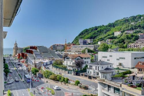 5 min walk to Zurriola Beach & GOe