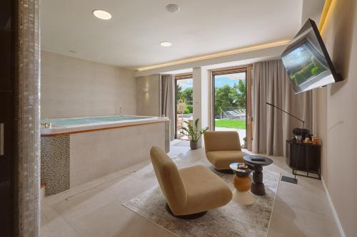 BELETAGE RITUALS PREMIUM ROOM with private jacuzzi and pool -free parking ADULTS ONLY