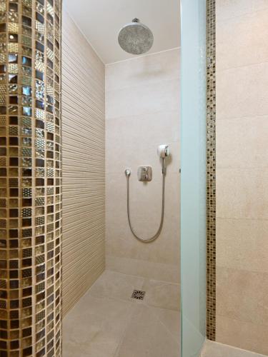 BELETAGE RITUALS PREMIUM ROOM with private jacuzzi and pool -free parking ADULTS ONLY