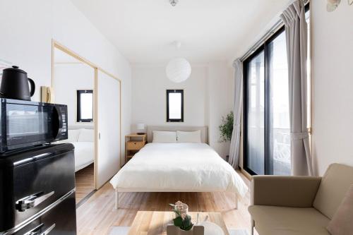 Stay 1St 205 8 min walk to Namba 13 min to Dotonbori 4 min walk to Sakuragawa Station