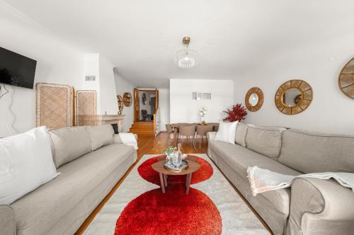 Elegant Townhouse - Terrace & Sea Views wAC