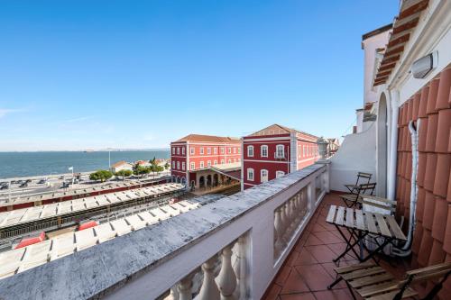 Elegant Townhouse - Terrace & Sea Views wAC