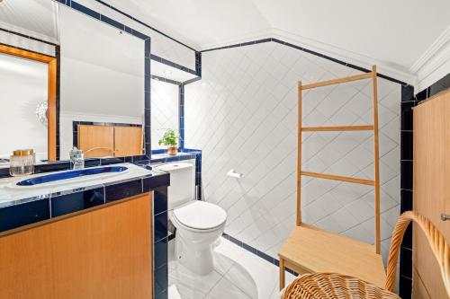 Elegant Townhouse - Terrace & Sea Views wAC