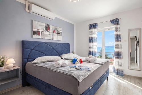 Apartments with Sea View Or Outdoor Jacuzzi