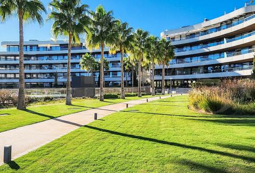 Beachside Apartment with Terrace and Pool REMS
