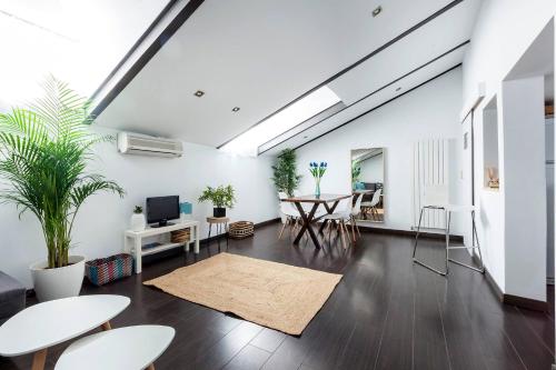Cool Loft at Madrid heart a real finding at Malasana