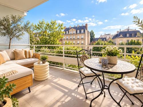Strasbourg Signature Apartment - Terrace & King Bed